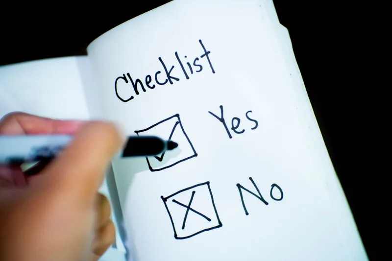 Notebook with a checklist marking key decisions for choosing an online business platform